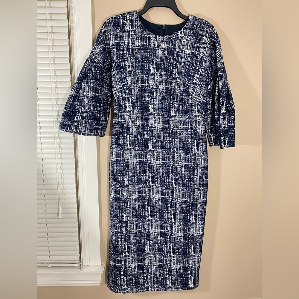 Maggie London navy and white puffed sleeve dress